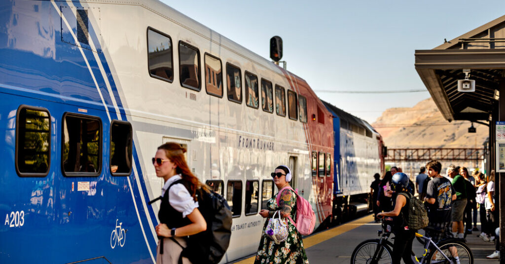 Democrats Accuse Trump Administration of Stonewalling Major Transit Projects