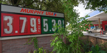 Oil Prices Plummet as Investors Digest Pause in Fighting in Iran War