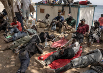 After Most Migrants Leave Ceuta, Exhausted Holdouts Find Shelter on Beach