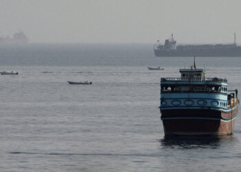 Iran and Oman Hold Talks on Reopening the Strait of Hormuz