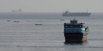 Iran and Oman Hold Talks on Reopening the Strait of Hormuz