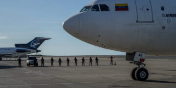 U.S. Sends Flight With Deportees to Venezuela for First Time Since Quakes