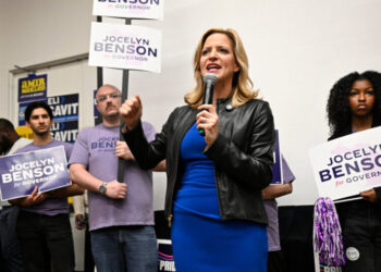 Michigan Secretary of State Wins Democratic Nomination for Governor