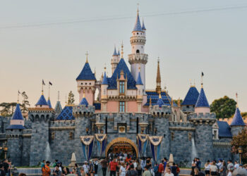 Disney’s Strong Parks Results Contrast With Universal’s Gloomy Outlook