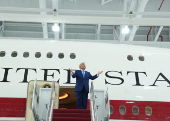Trump Said Qatari Jet Was Destined for His Library. That May Change.