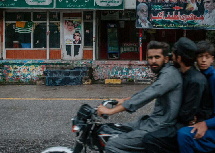 Pakistan Starts Sweeping New Crackdown on Journalists