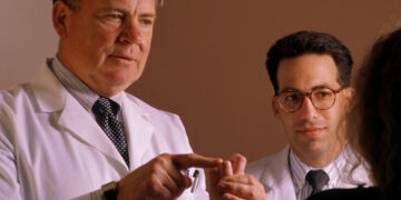 James R. Urbaniak, Master of Stitching Back Fingers, Dies at 90