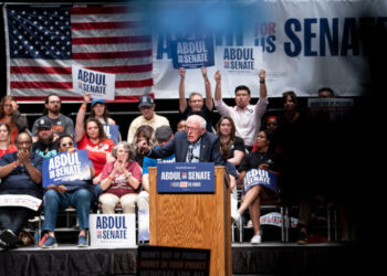 Bernie Sanders Is Not Doing the Democrats Any Favors
