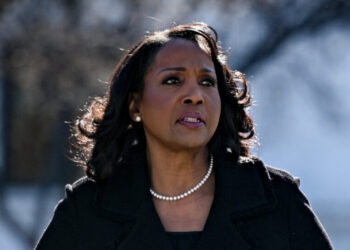 Trump Restarts Battle to Fire Sitting Fed Governor