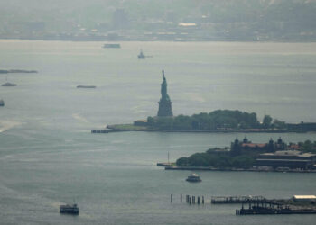 2 Die After Boat Overturns in New York Harbor, Police Say