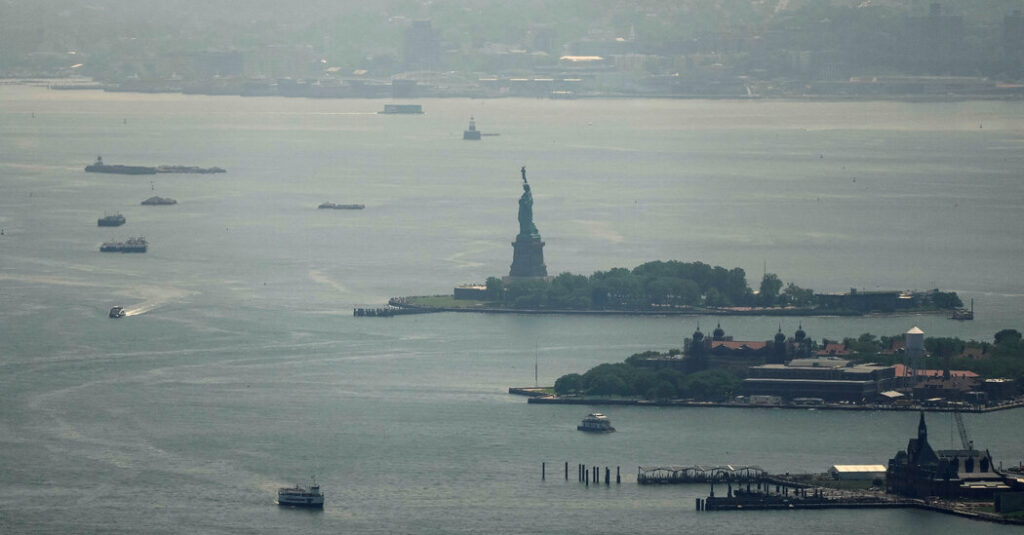 2 Die After Boat Overturns in New York Harbor, Police Say