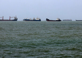 Iran Insists Strait Will Stay Closed Until U.S. Agrees to Demands