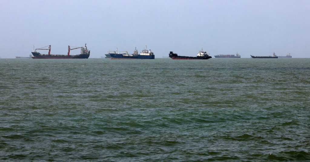 Iran Insists Strait Will Stay Closed Until U.S. Agrees to Demands