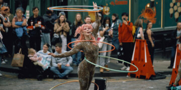 At Edinburgh Fringe, It’s Time for Comedy, Stunts and Even a Few Owls