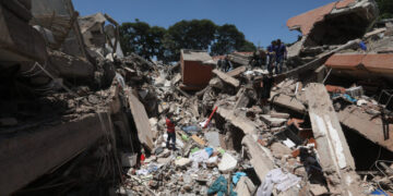 Major Quake Hits Colombia, Killing at Least 111
