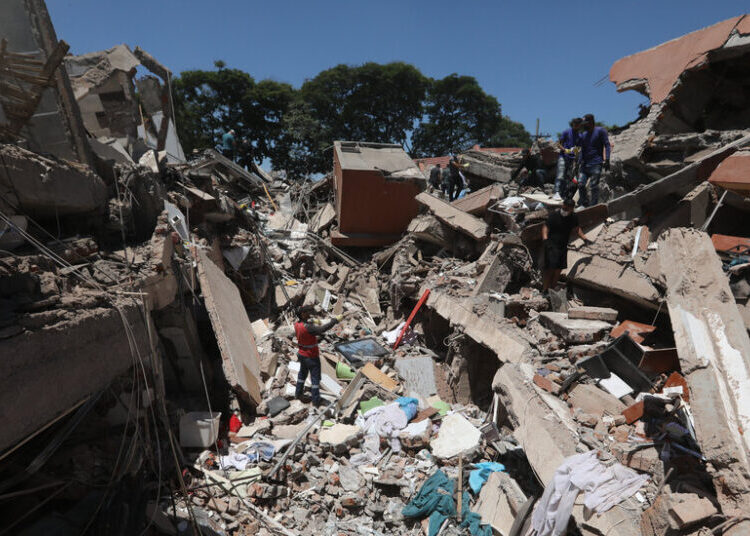 Major Quake Hits Colombia, Killing at Least 111