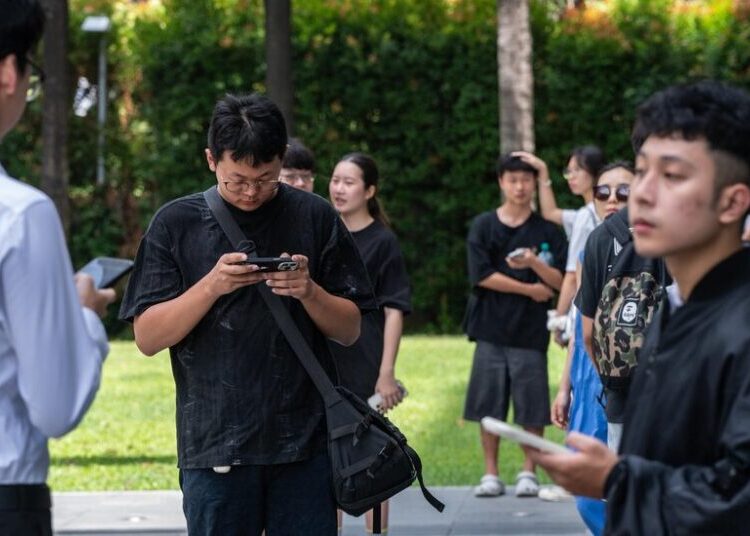 Taiwan Gingerly Tests How It Would Cope if China Choked Its Internet