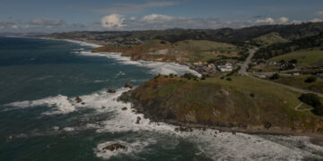 Californians Criticize Federal Efforts to Control the State’s Coast