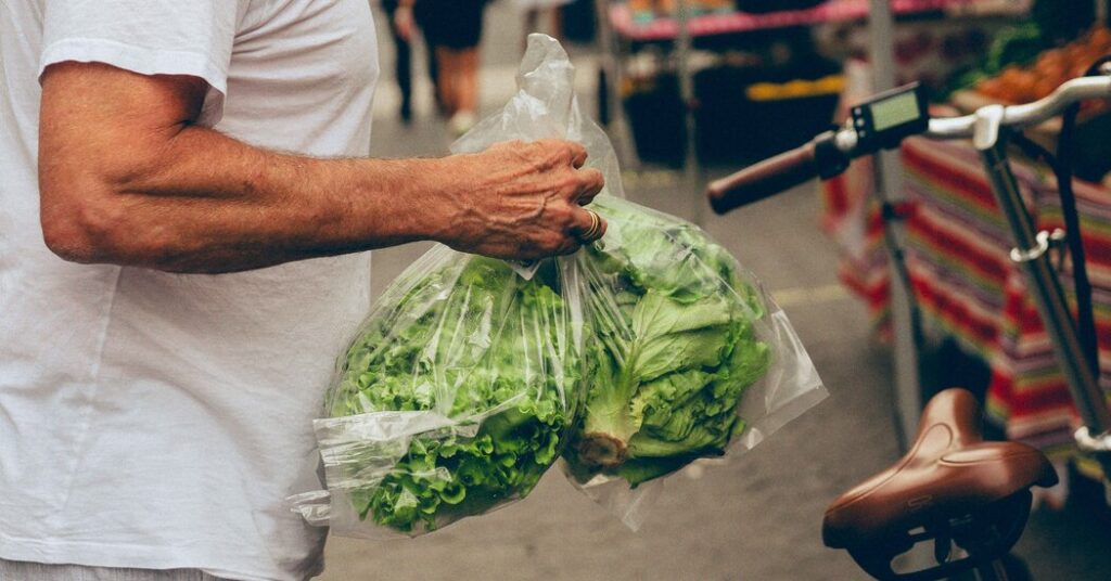 Worried About the Lettuce in Your Salad? Some New Yorkers Opt to Buy Local.