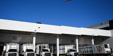 Workers Complain of Mold and Bugs at Airline Catering Facility