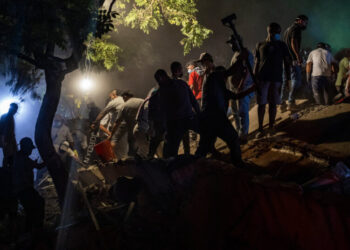 Late-Night Hunt for Survivors After Deadly Colombian Quake