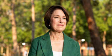 Klobuchar Wins Democratic Nomination for Minnesota Governor