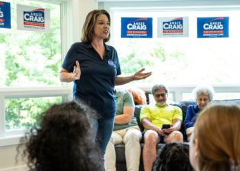 In Minnesota, a Moderate Democrat Has a Big Cash Edge Over Her Liberal Rival