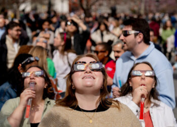 Frenzy for Solar Eclipse Glasses Takes Over London