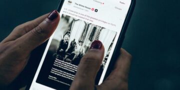 Suit Challenges Plan to Sell Early Access to Trump’s Truth Social Posts