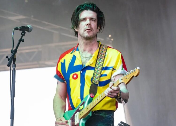 See the inappropriate messages Modest Mouse guitarist Simon O’Connor sent to underage fan