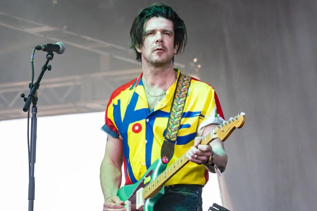 See the inappropriate messages Modest Mouse guitarist Simon O’Connor sent to underage fan