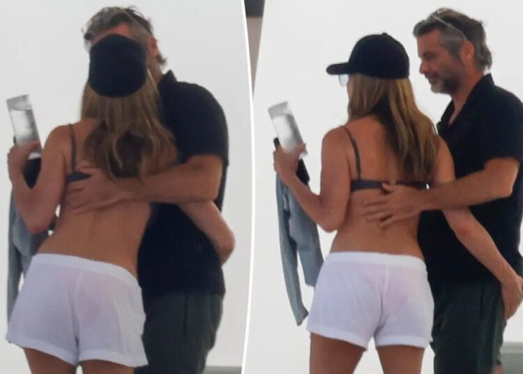 Bikini-clad Jennifer Aniston and boyfriend Jim Curtis make out during yacht getaway