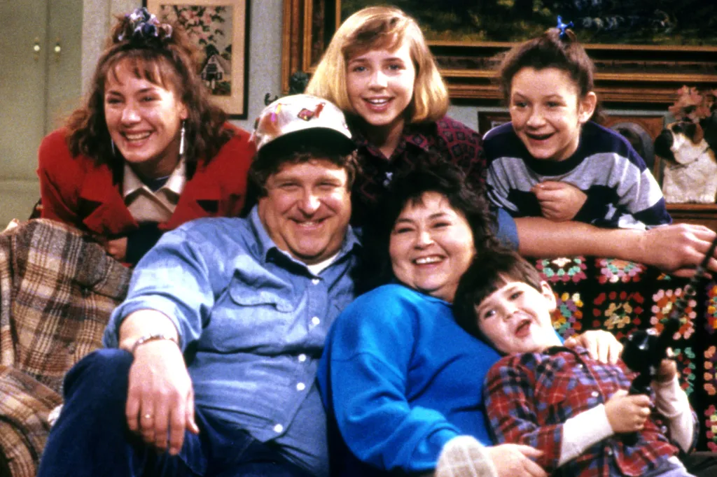 The cast of Roseanne smiles for a group photo.