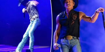 Tim McGraw takes hard fall onstage at Cincinnati concert after arriving 40 minutes late