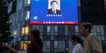 In a Chinese Leader’s Death, Mourning for a More Hopeful Time