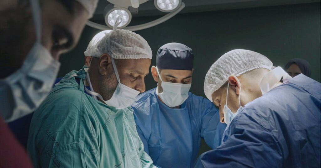 ‘American Doctor’ Review: Going to Gaza to Help, in Any Way They Can