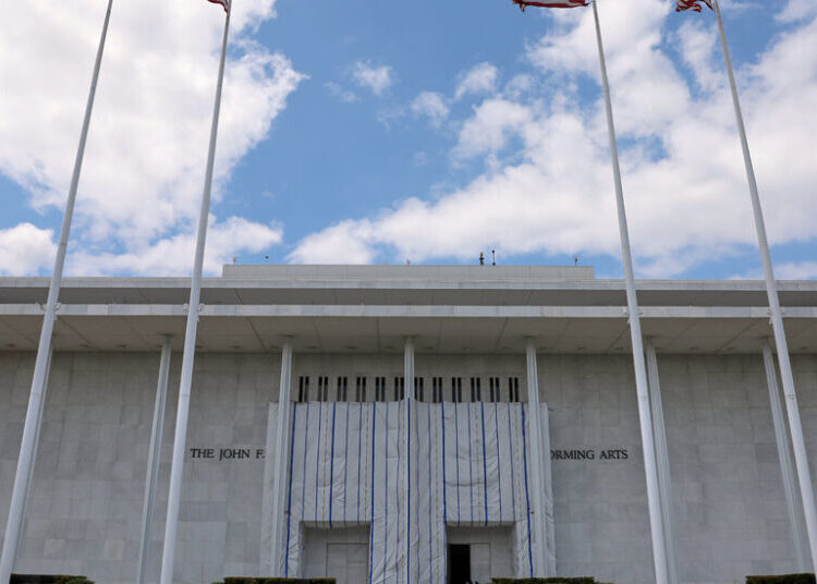 Trump-Led Board Votes Again to Close Kennedy Center for Renovations