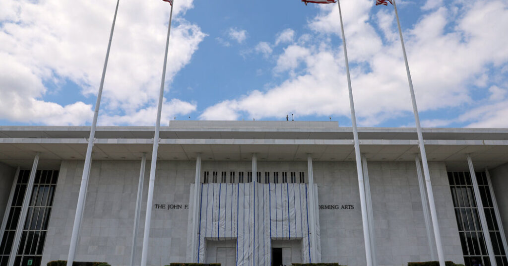 Trump-Led Board Votes Again to Close Kennedy Center for Renovations