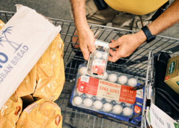 Unexpected Drop in U.S. Retail Sales as Shoppers Feel the Squeeze