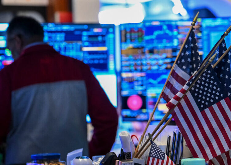 Stock Trading by Lawmakers Becomes a Campaign Attack Line