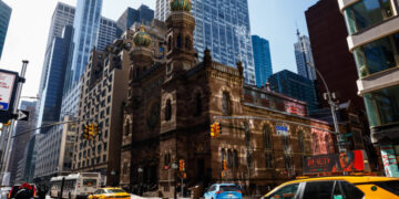Man Taken Into Custody After Disrupting Worship at Manhattan Synagogue