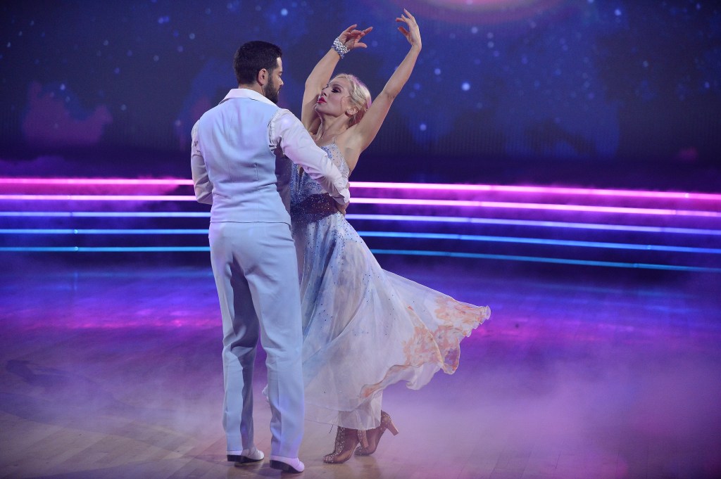 Jesse Metcalfe and Sharna Burgess dance on 