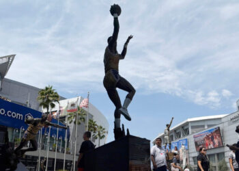 Sports Teams Are So Expensive Billionaires Are Teaming Up to Buy Them