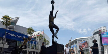 Sports Teams Are So Expensive Billionaires Are Teaming Up to Buy Them