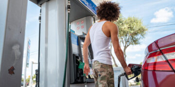 As Inflation Eats Up Pay Gains, Workers Fall Behind