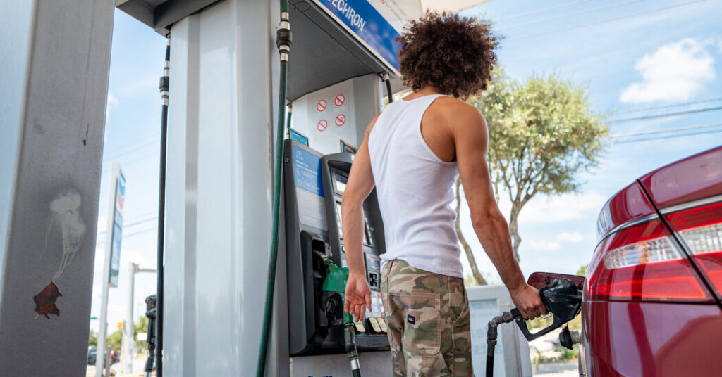 As Inflation Eats Up Pay Gains, Workers Fall Behind