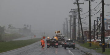 Lala Damages Utility Lines in Hawaii, Leaving Thousands Without Power