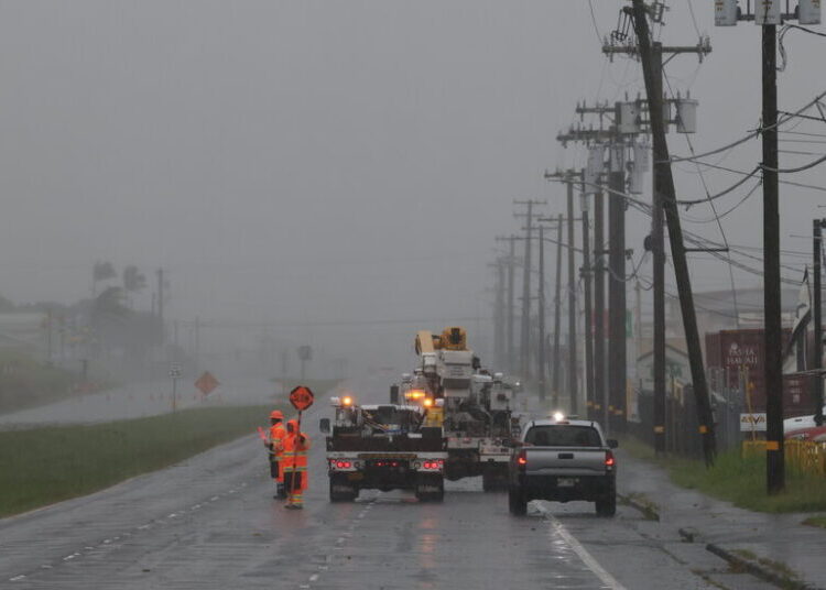 Lala Damages Utility Lines in Hawaii, Leaving Thousands Without Power