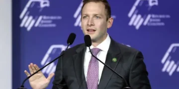 Blue bunny defense blows up in MAGA congressman’s face amid disaster for GOP: ‘Ridiculous’