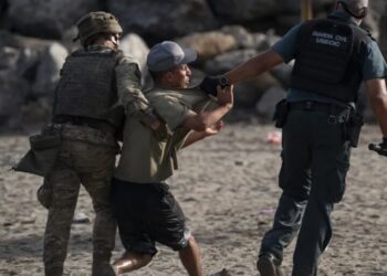 Spain puts up a 1,600-foot sea barrier between Ceuta and Morocco after EU states warn against ‘uncontrolled mass crossings’